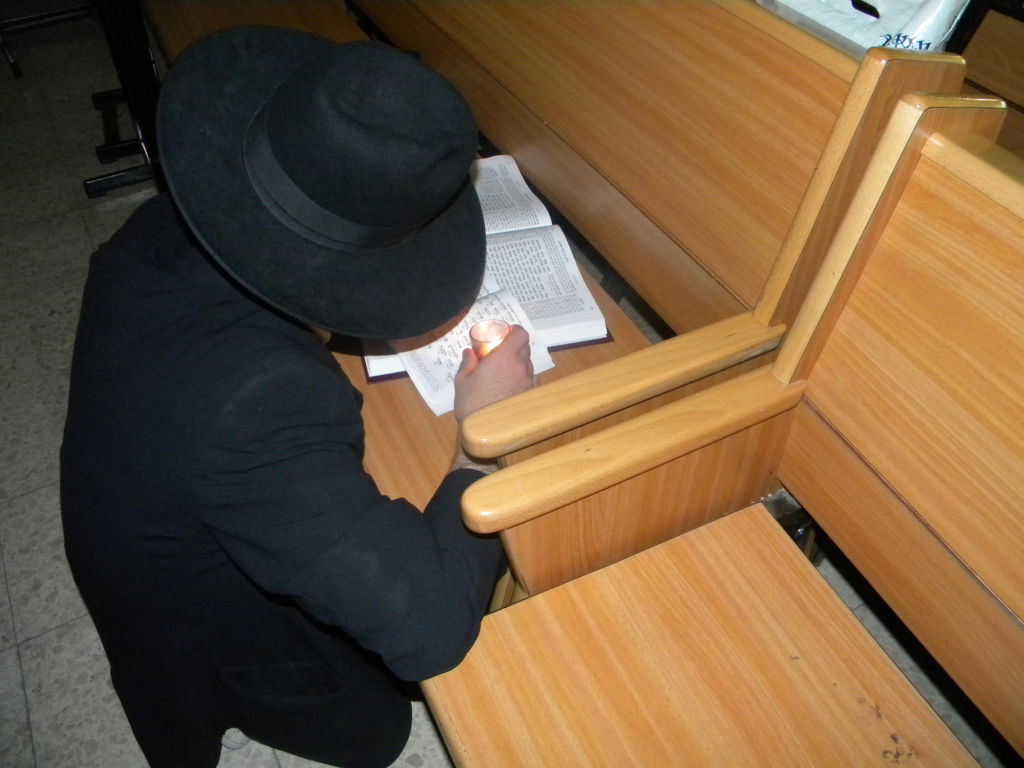 גלריה, וידאו: מאה שערים, תחת אבל