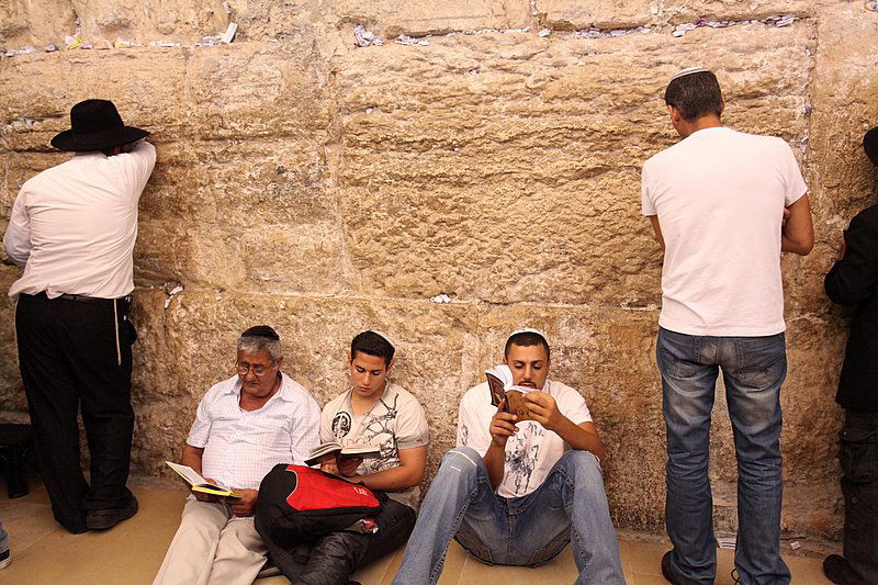 "דַּרְכֵי צִיּוֹן אֲבֵלוֹת": רבבות התאבלו על החורבן בכותל