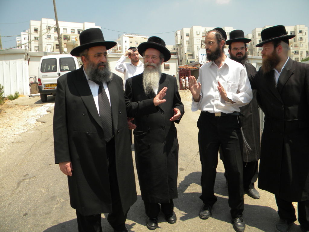 בעל ה"שבט הלוי" במעמד א"פ לביהכנ"ס "שבט הלוי"