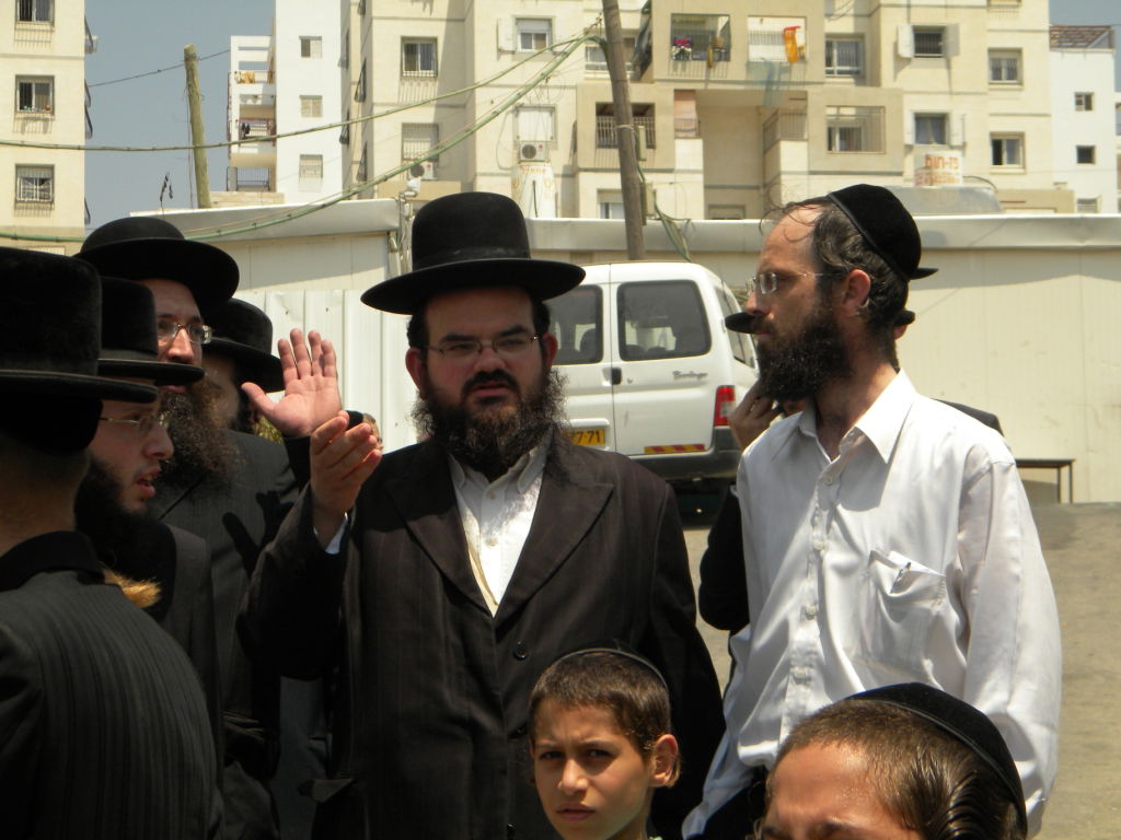 בעל ה"שבט הלוי" במעמד א"פ לביהכנ"ס "שבט הלוי"