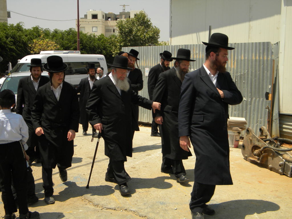 בעל ה"שבט הלוי" במעמד א"פ לביהכנ"ס "שבט הלוי"