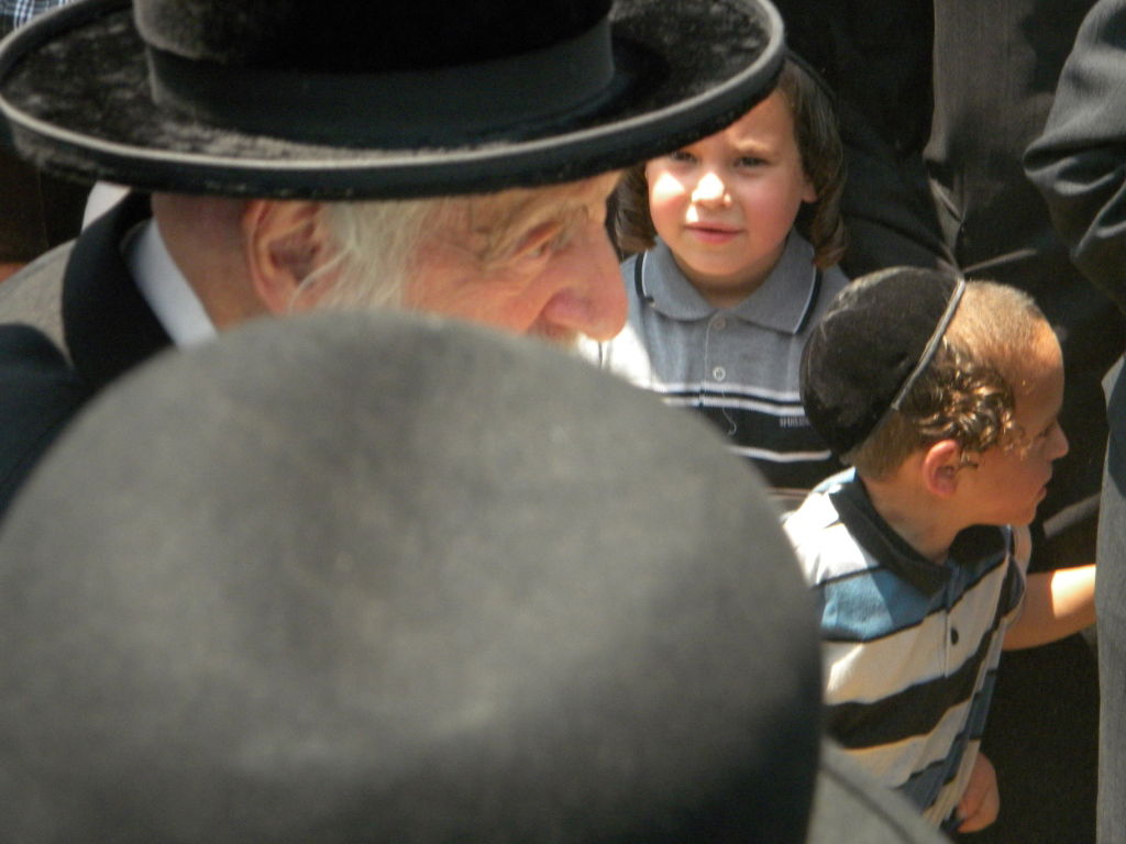 בעל ה"שבט הלוי" במעמד א"פ לביהכנ"ס "שבט הלוי"