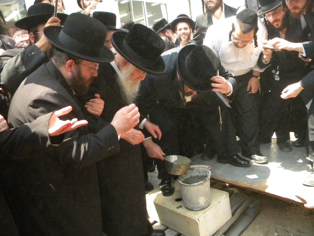 בעל ה"שבט הלוי" במעמד א"פ לביהכנ"ס "שבט הלוי"