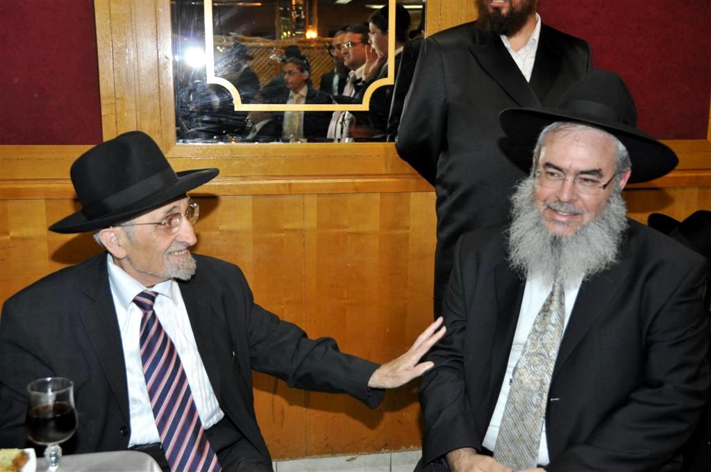 משמאל סב החתן