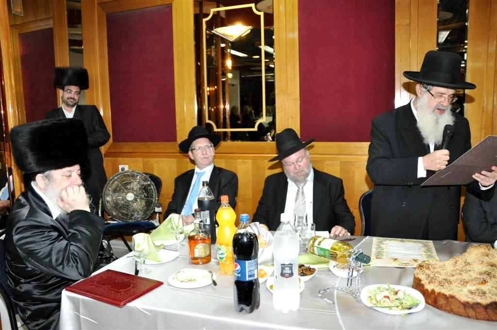 משמאל ר' חנוך זייברט מ"מ ראש עיריית בני ברק