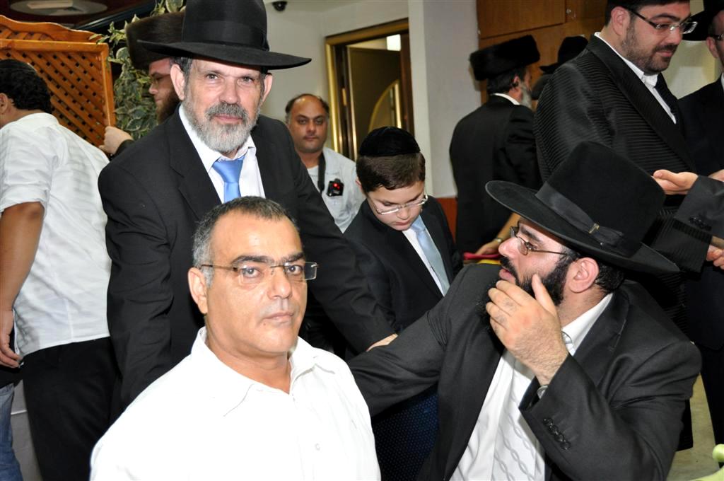 קקון, טננבוים ואהרון מכלוף מנהל מח' החשמל של עיריית בני ברק