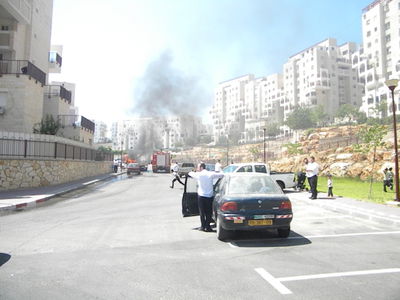 ברכפלד: רכב עלה בלהבות סמוך לגן-ילדים; אין נפגעים