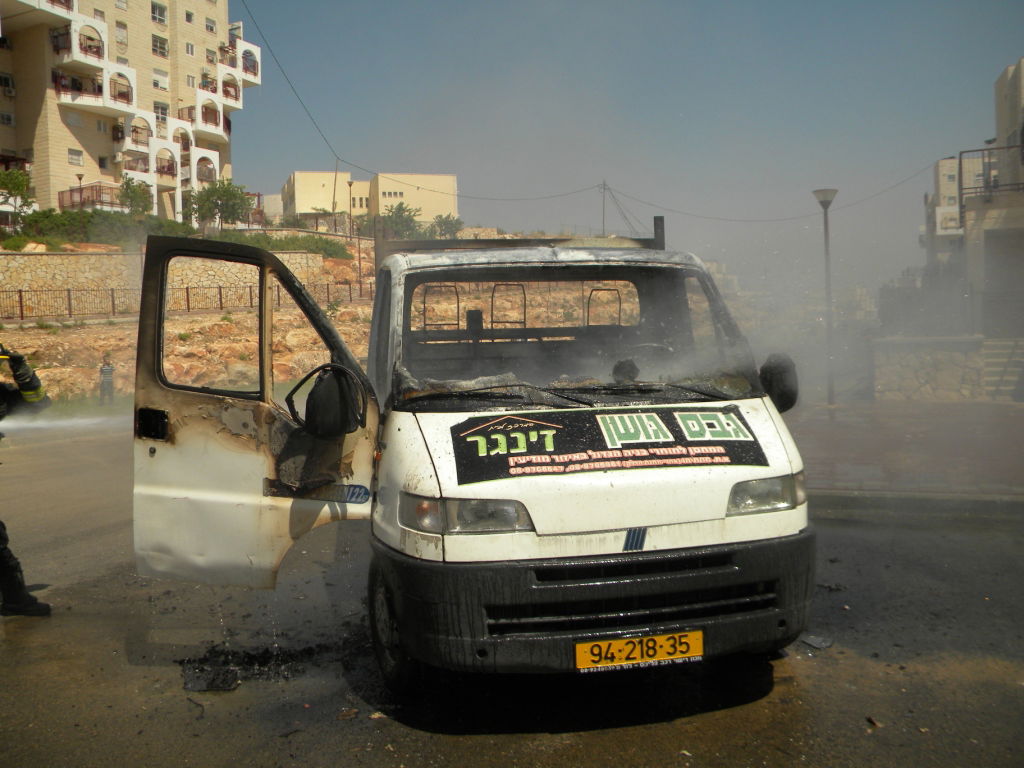ברכפלד: רכב עלה בלהבות סמוך לגן-ילדים; אין נפגעים