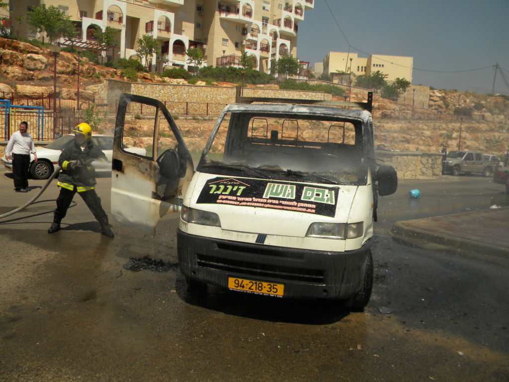 ברכפלד: רכב עלה בלהבות סמוך לגן-ילדים; אין נפגעים