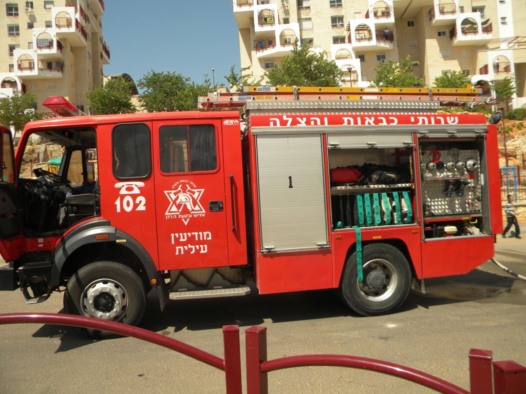 ברכפלד: רכב עלה בלהבות סמוך לגן-ילדים; אין נפגעים