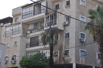 וידאו, תמונות: ילדי בני-ברק שיחקו באש ושרפו דירה