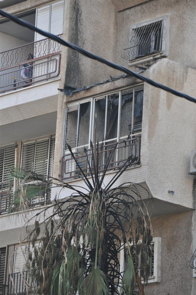 וידאו, תמונות: ילדי בני-ברק שיחקו באש ושרפו דירה