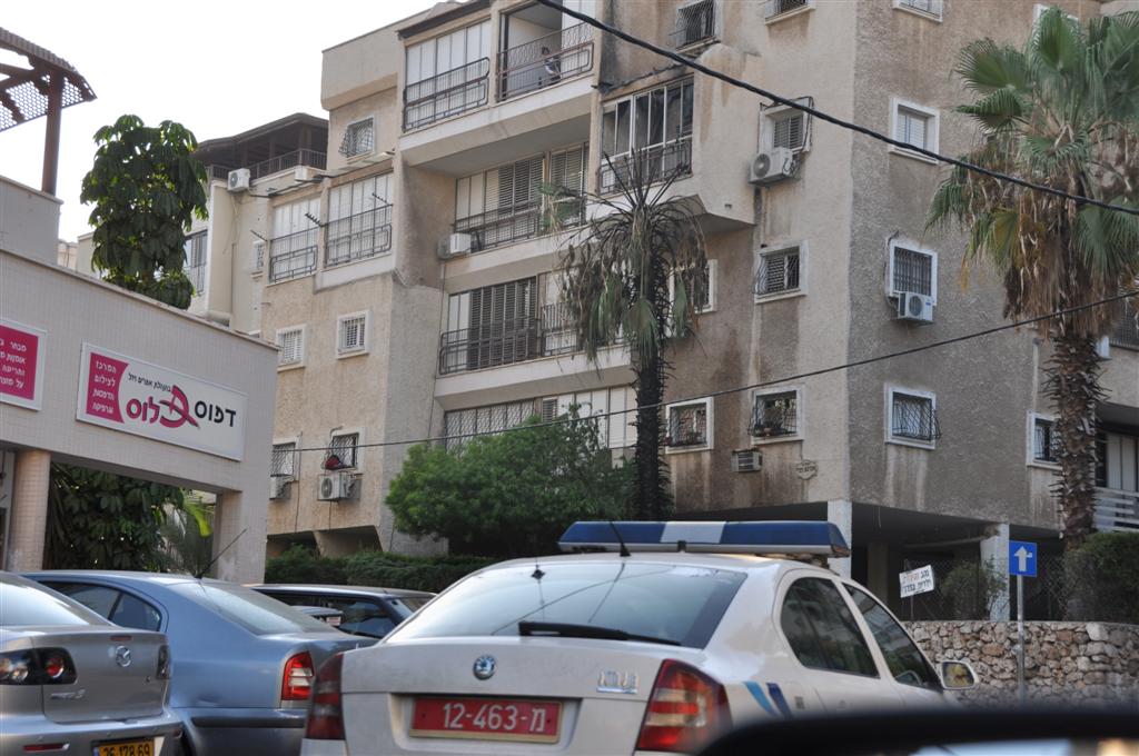 וידאו, תמונות: ילדי בני-ברק שיחקו באש ושרפו דירה