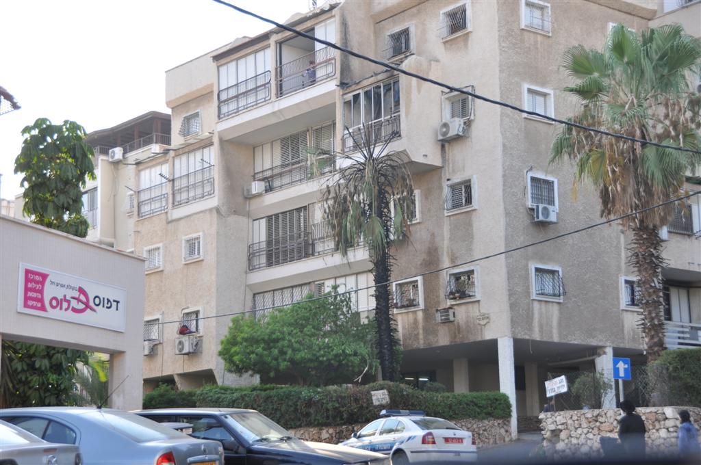 וידאו, תמונות: ילדי בני-ברק שיחקו באש ושרפו דירה