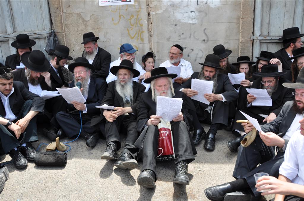 בתקיעת שופרות ובתפילה מיוחדת הוטלה קללה ביפו