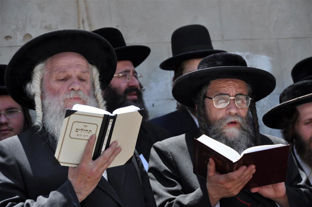 בתקיעת שופרות ובתפילה מיוחדת הוטלה קללה ביפו