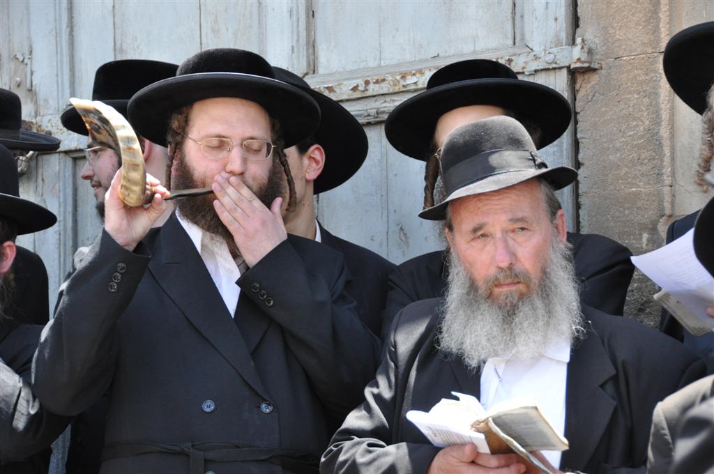 בתקיעת שופרות ובתפילה מיוחדת הוטלה קללה ביפו
