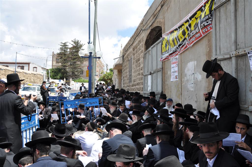 בתקיעת שופרות ובתפילה מיוחדת הוטלה קללה ביפו