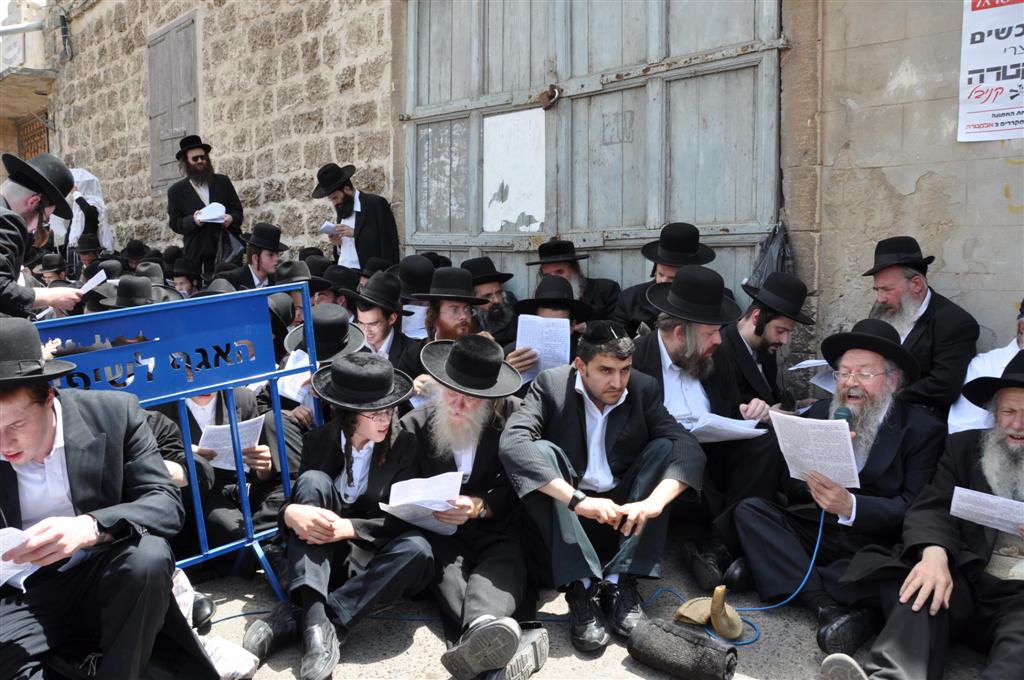 בתקיעת שופרות ובתפילה מיוחדת הוטלה קללה ביפו