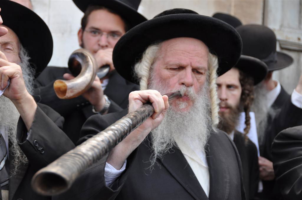 בתקיעת שופרות ובתפילה מיוחדת הוטלה קללה ביפו