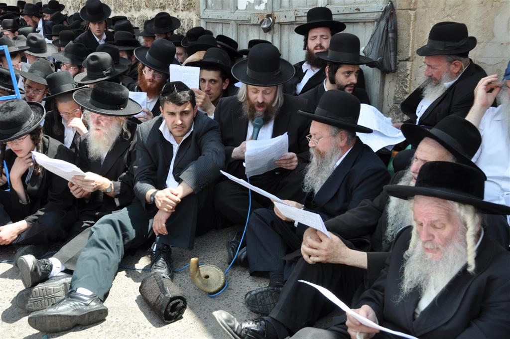 בתקיעת שופרות ובתפילה מיוחדת הוטלה קללה ביפו