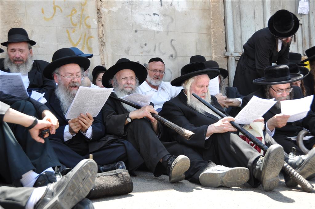 בתקיעת שופרות ובתפילה מיוחדת הוטלה קללה ביפו