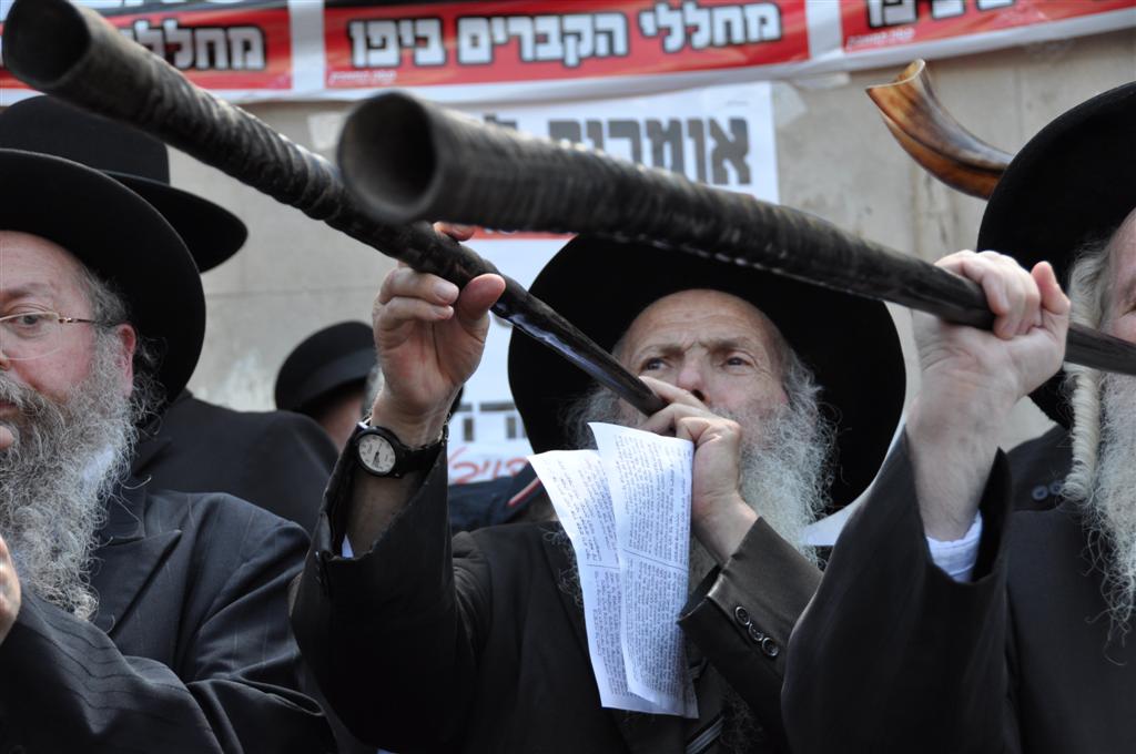 בתקיעת שופרות ובתפילה מיוחדת הוטלה קללה ביפו