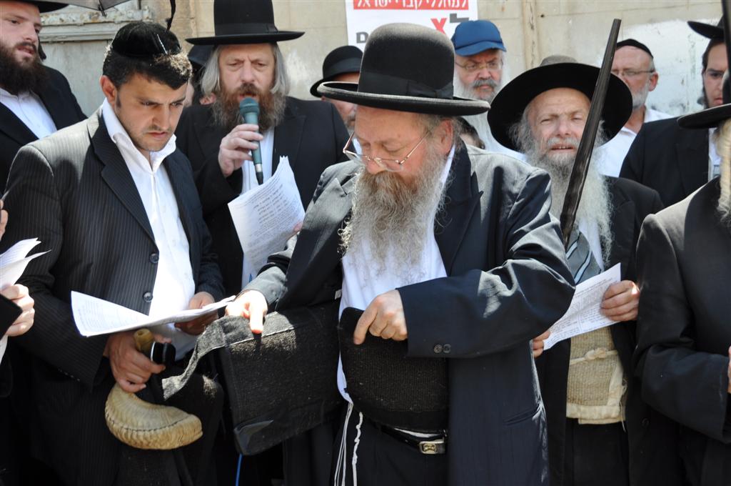בתקיעת שופרות ובתפילה מיוחדת הוטלה קללה ביפו