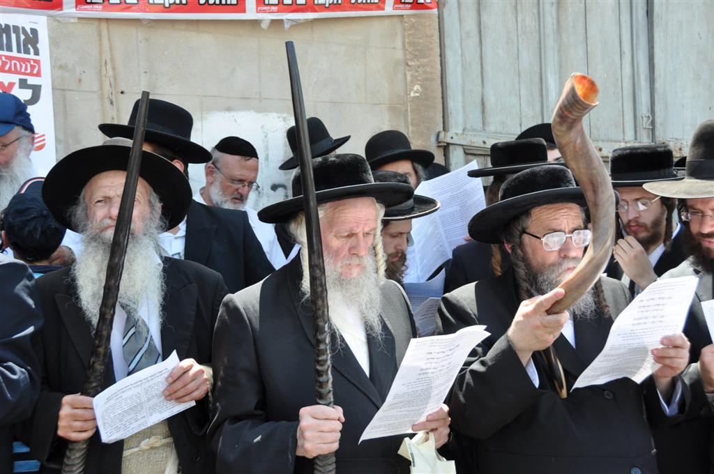 בתקיעת שופרות ובתפילה מיוחדת הוטלה קללה ביפו
