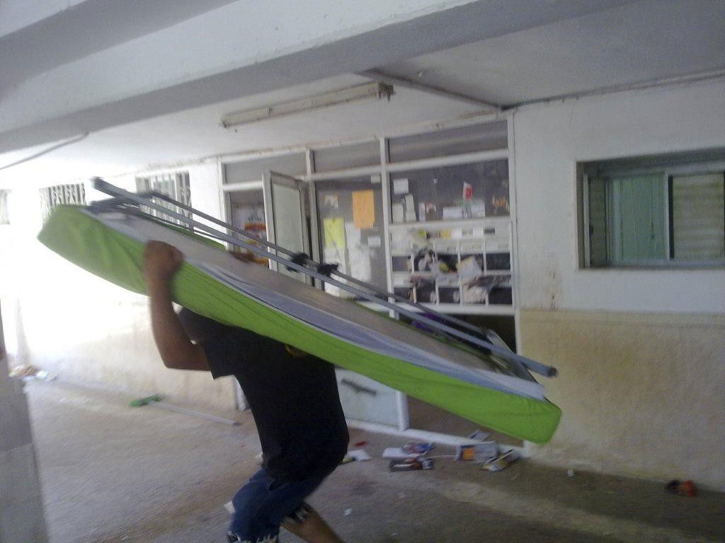 תיעוד מזעזע: אשה חרדית מפונה בברוטאליות מביתה