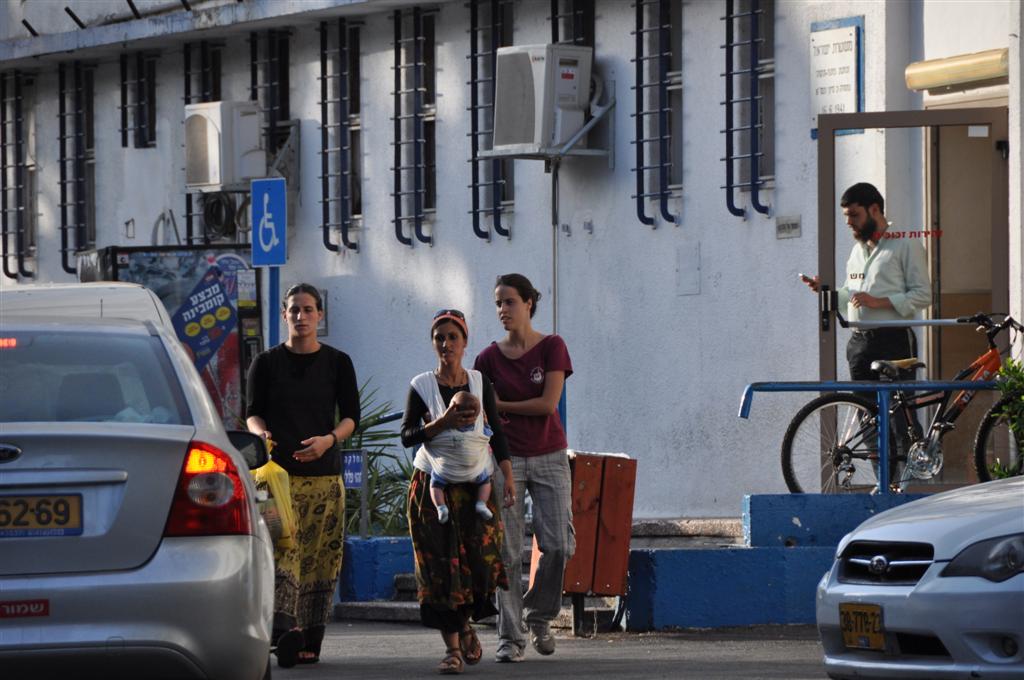 סיטבון משתחרר: החיוכים והחיבוקים ביציאה מהכלא