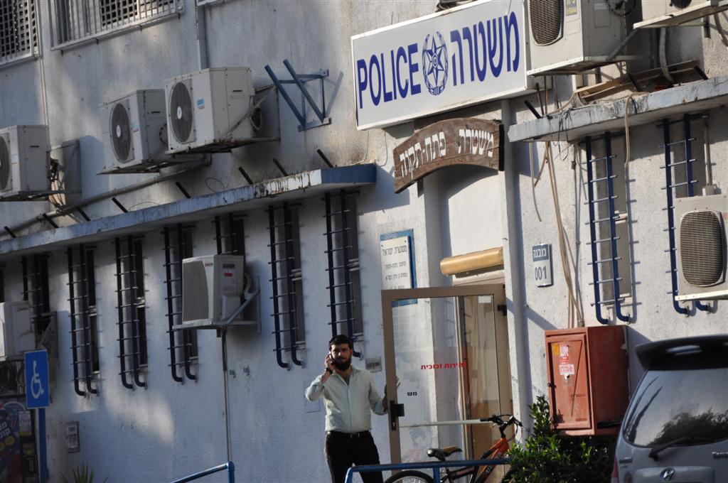 סיטבון משתחרר: החיוכים והחיבוקים ביציאה מהכלא