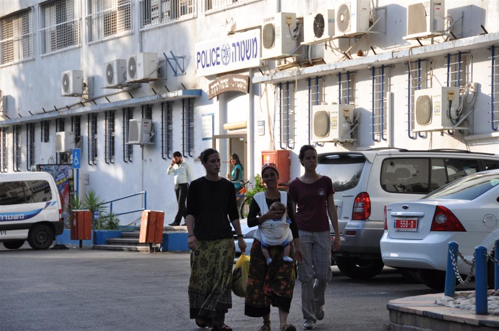 סיטבון משתחרר: החיוכים והחיבוקים ביציאה מהכלא