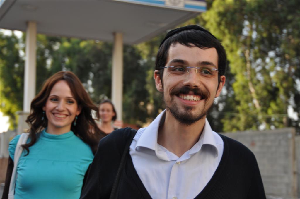 סיטבון משתחרר: החיוכים והחיבוקים ביציאה מהכלא