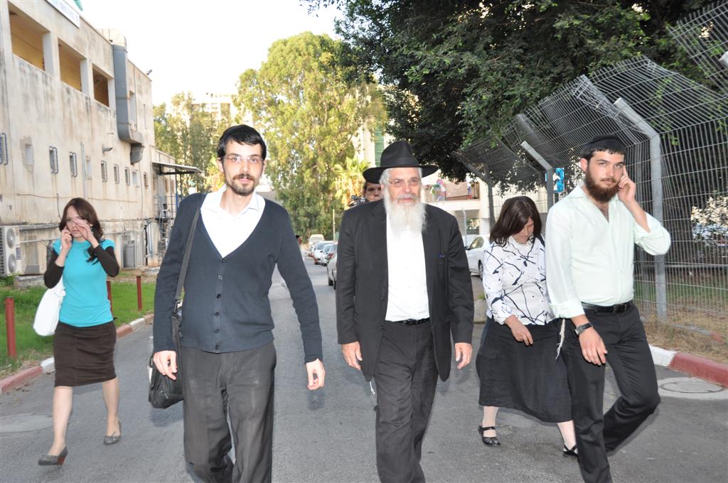 סיטבון משתחרר: החיוכים והחיבוקים ביציאה מהכלא