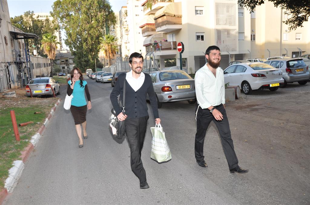 סיטבון משתחרר: החיוכים והחיבוקים ביציאה מהכלא