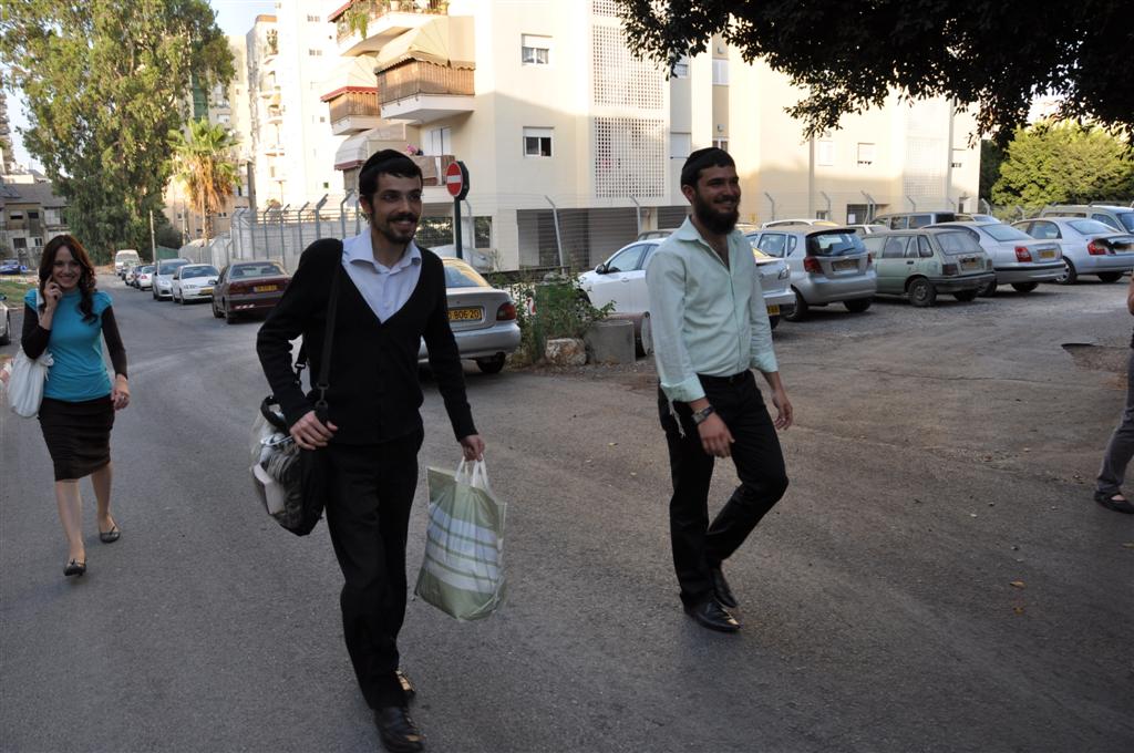 סיטבון משתחרר: החיוכים והחיבוקים ביציאה מהכלא