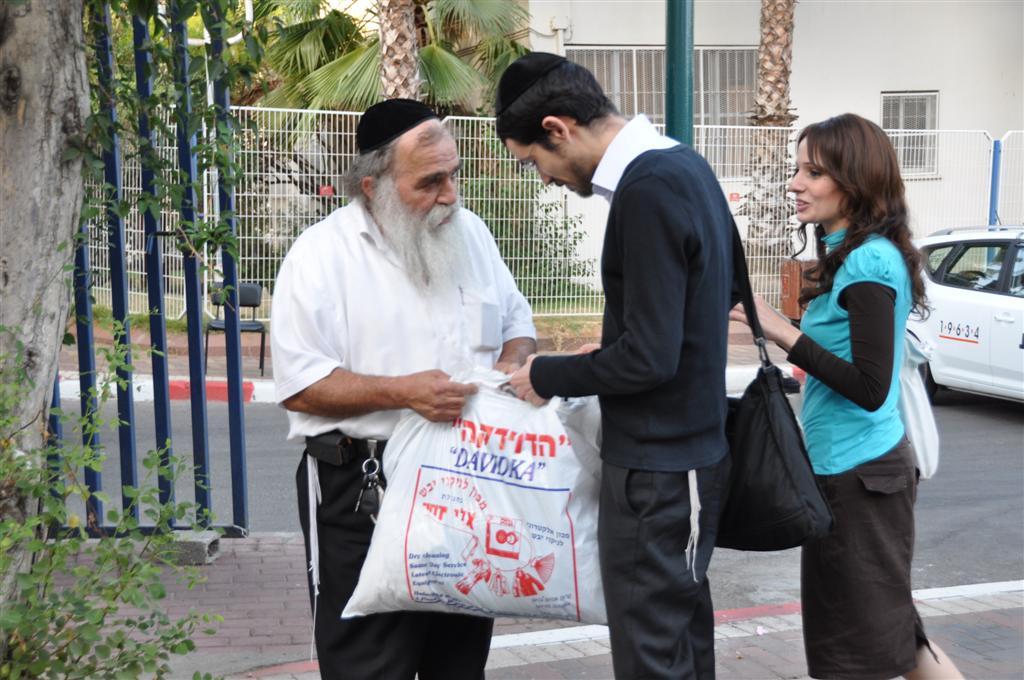 סיטבון משתחרר: החיוכים והחיבוקים ביציאה מהכלא