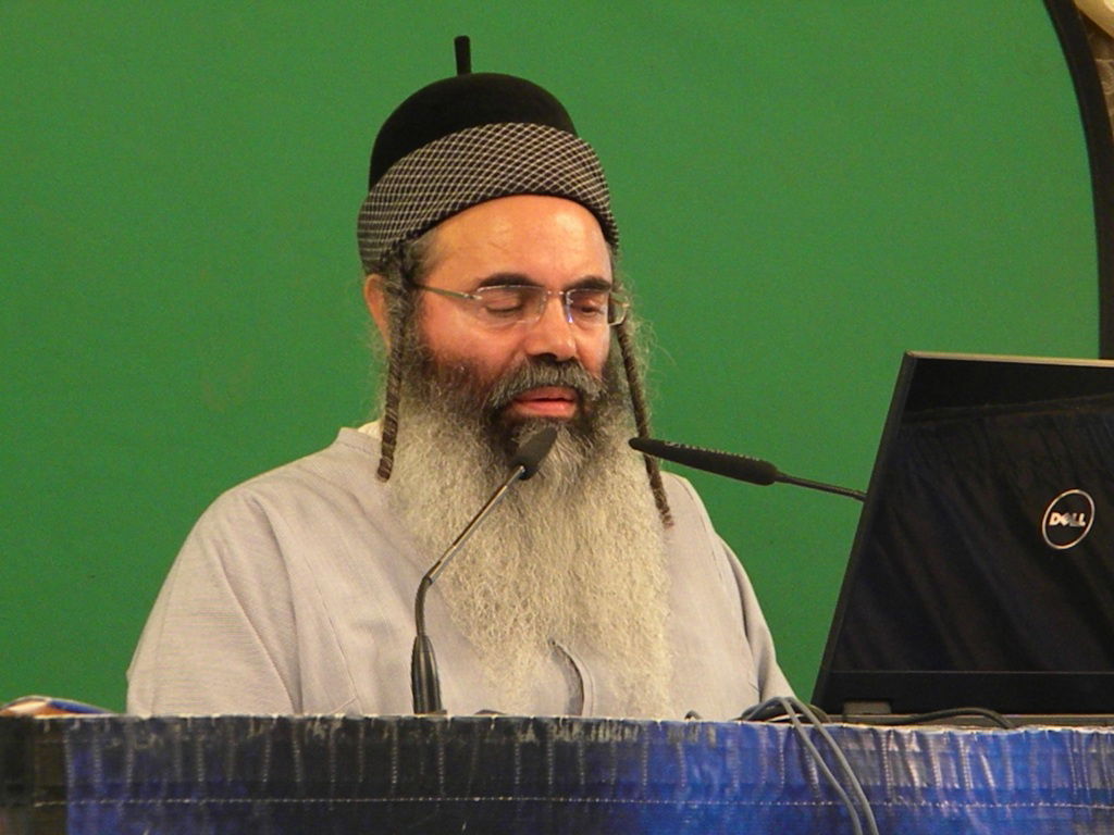 הרב אמנון יצחק על שוואקי: מושחת, לשבור קלטות שלו