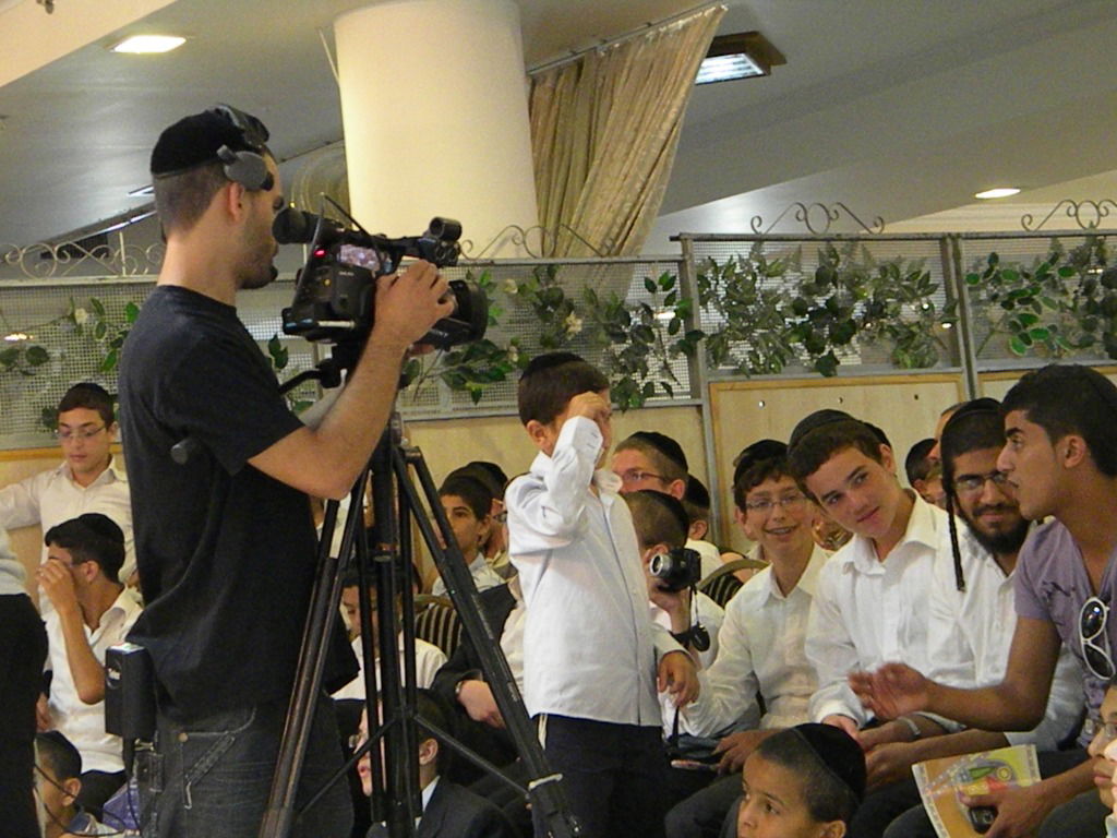 הרב אמנון יצחק על שוואקי: מושחת, לשבור קלטות שלו