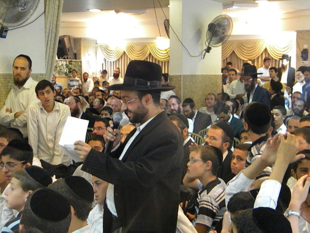 הרב אמנון יצחק על שוואקי: מושחת, לשבור קלטות שלו