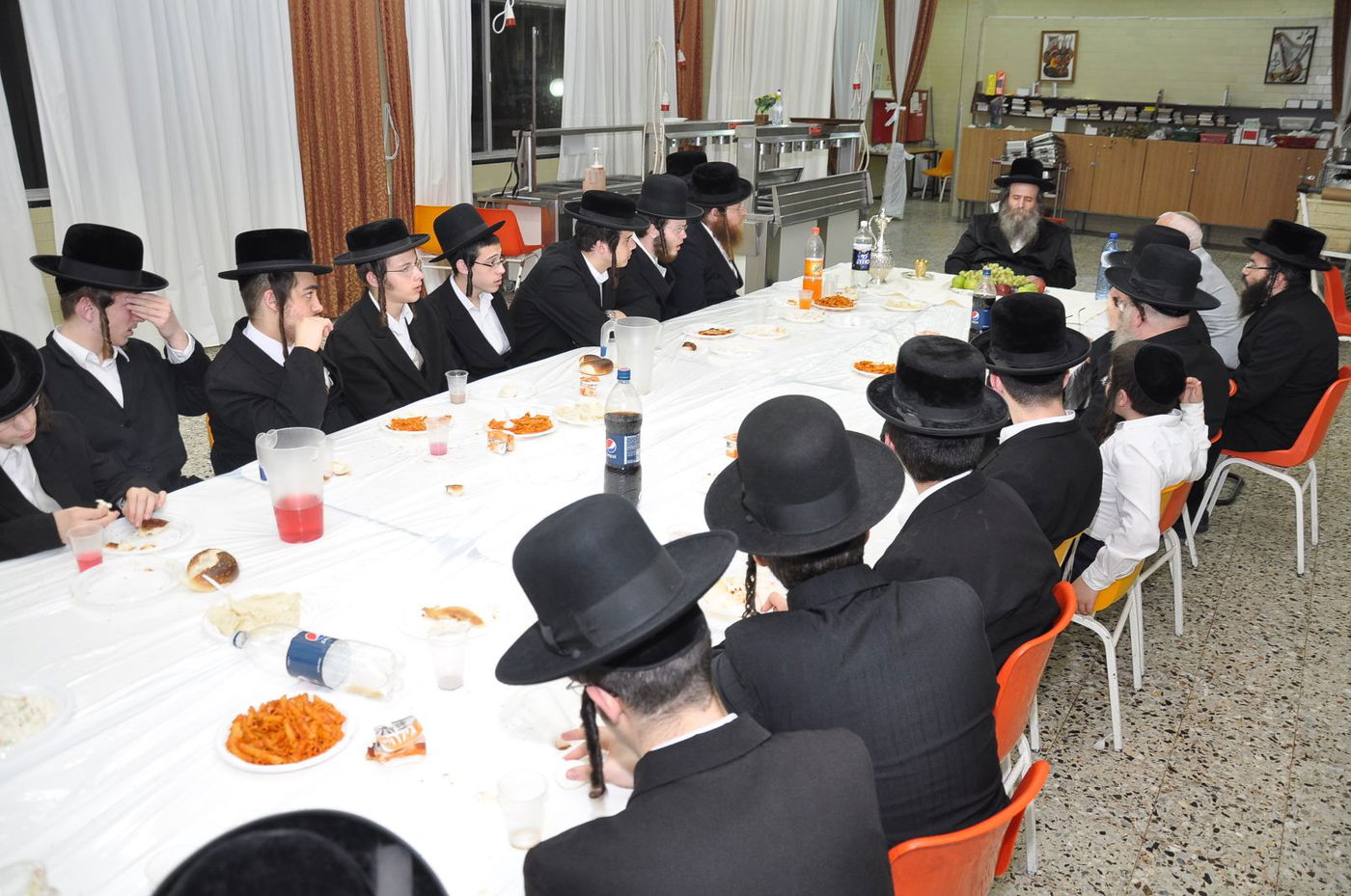 האדמו"ר קוזניץ הגיע לקעמפ של ישיבתו במושב צפריה