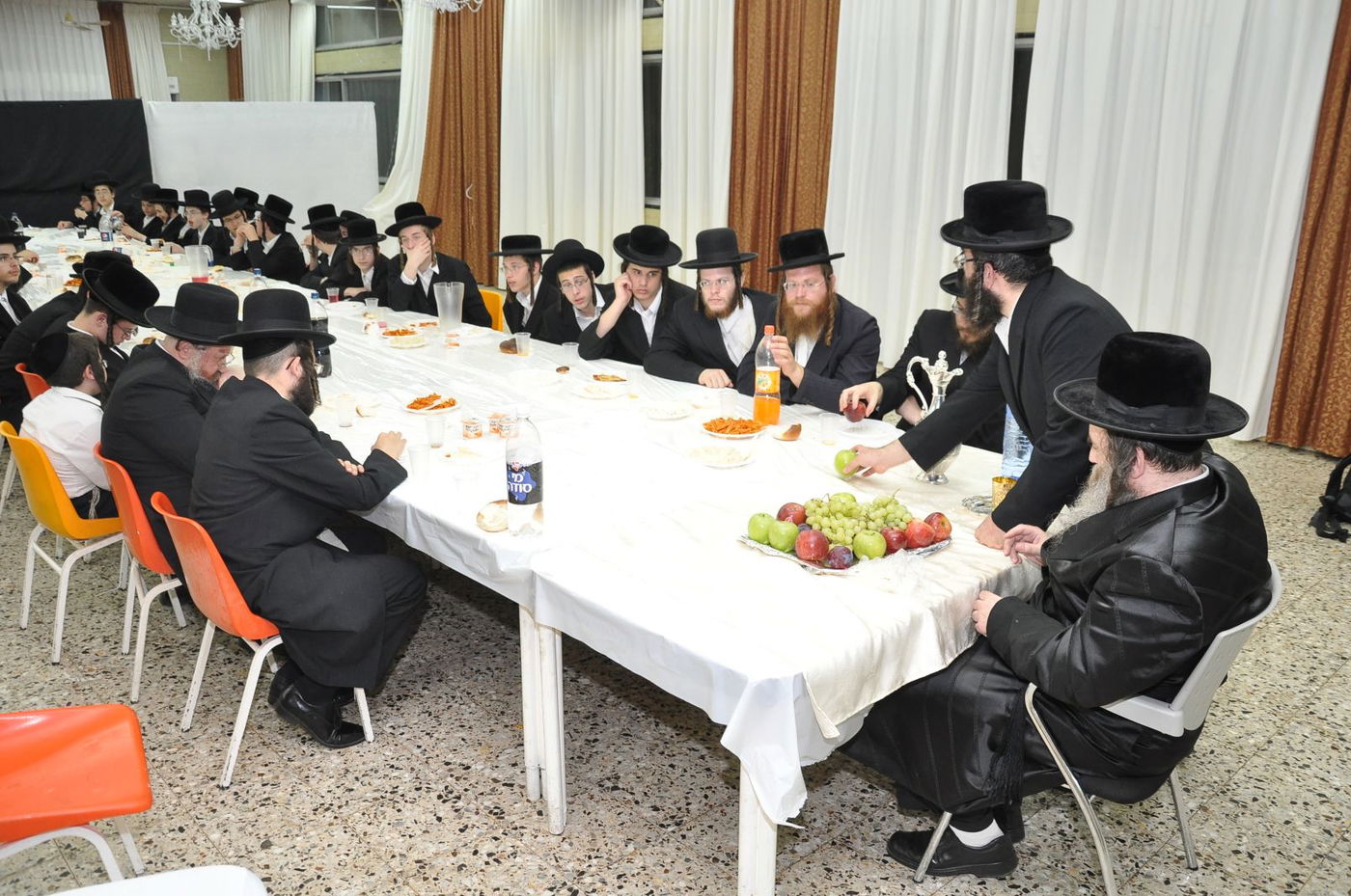 האדמו"ר קוזניץ הגיע לקעמפ של ישיבתו במושב צפריה