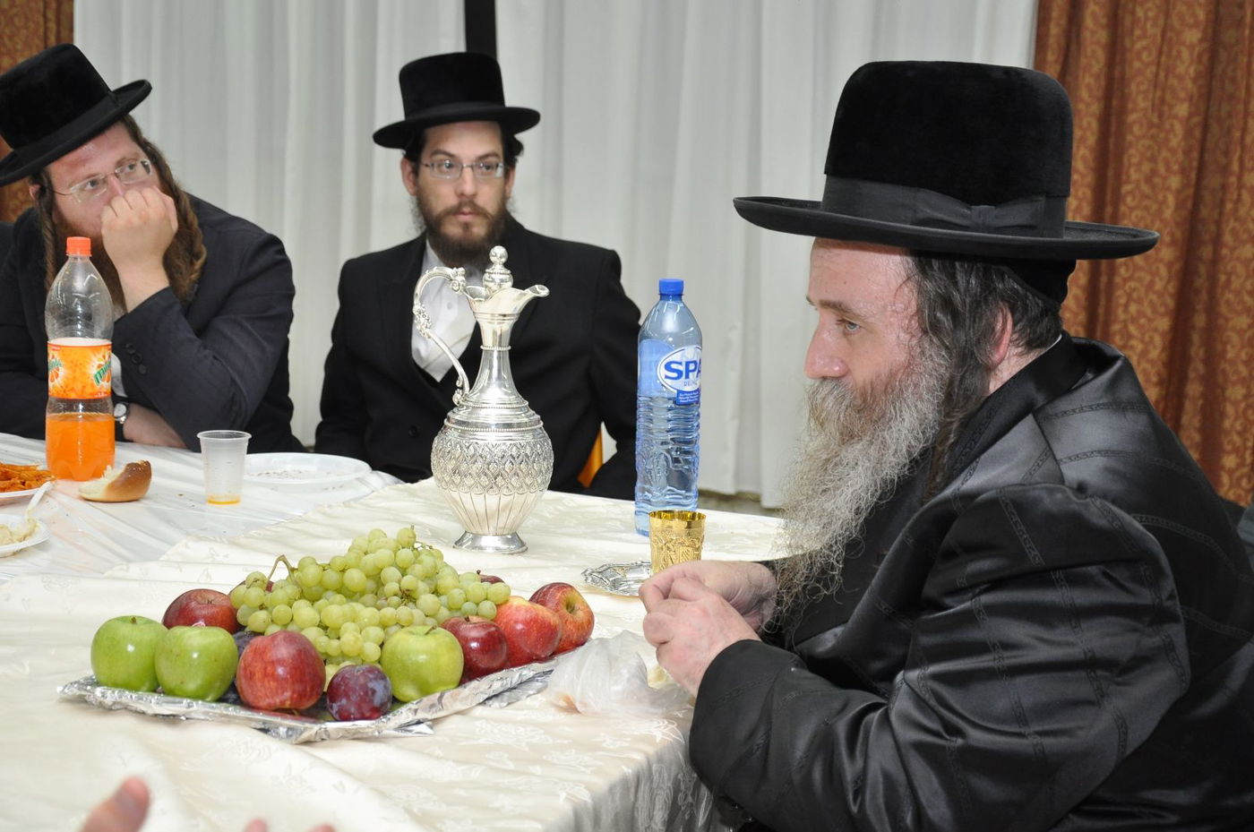 האדמו"ר קוזניץ הגיע לקעמפ של ישיבתו במושב צפריה