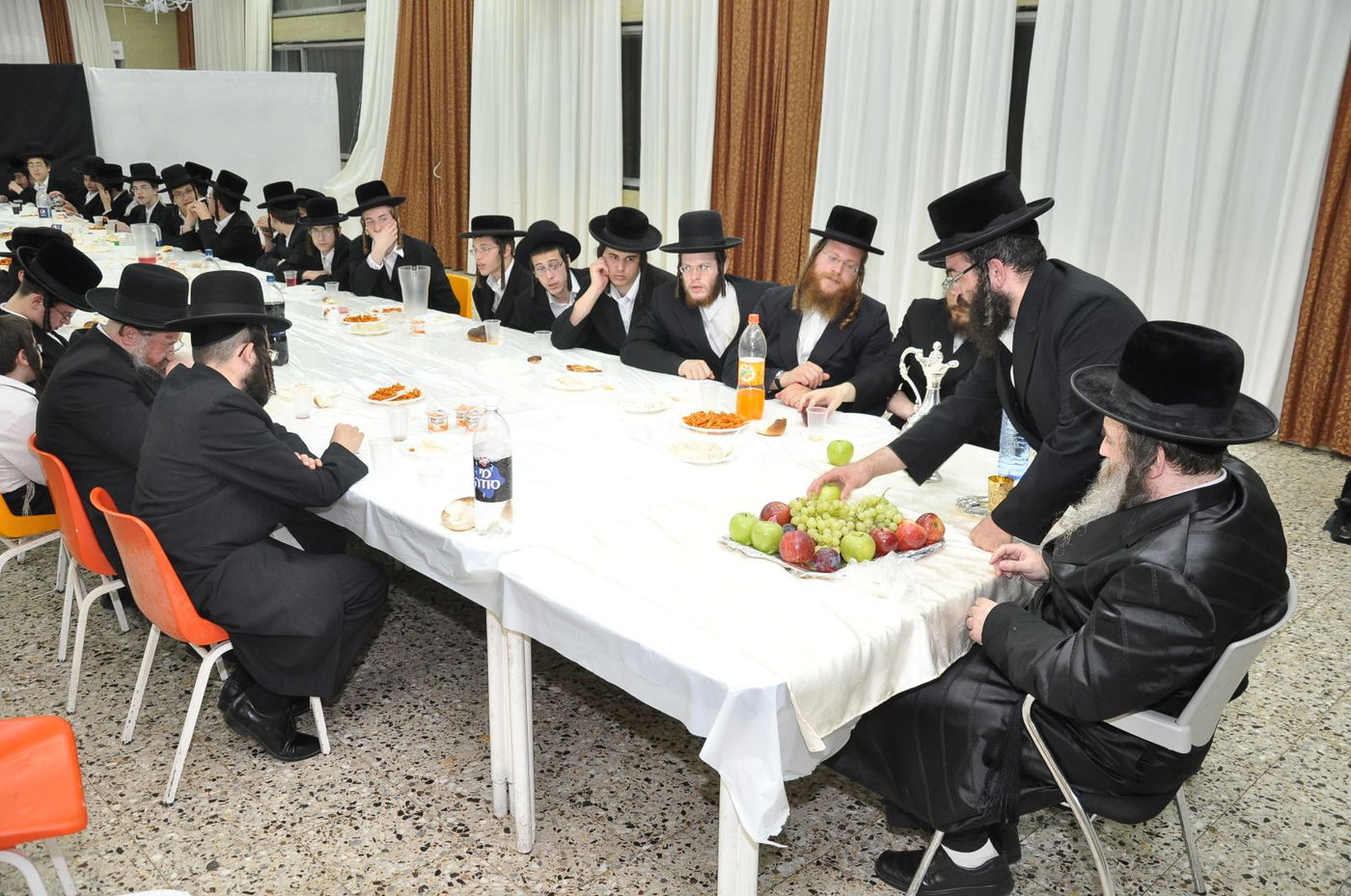 האדמו"ר קוזניץ הגיע לקעמפ של ישיבתו במושב צפריה