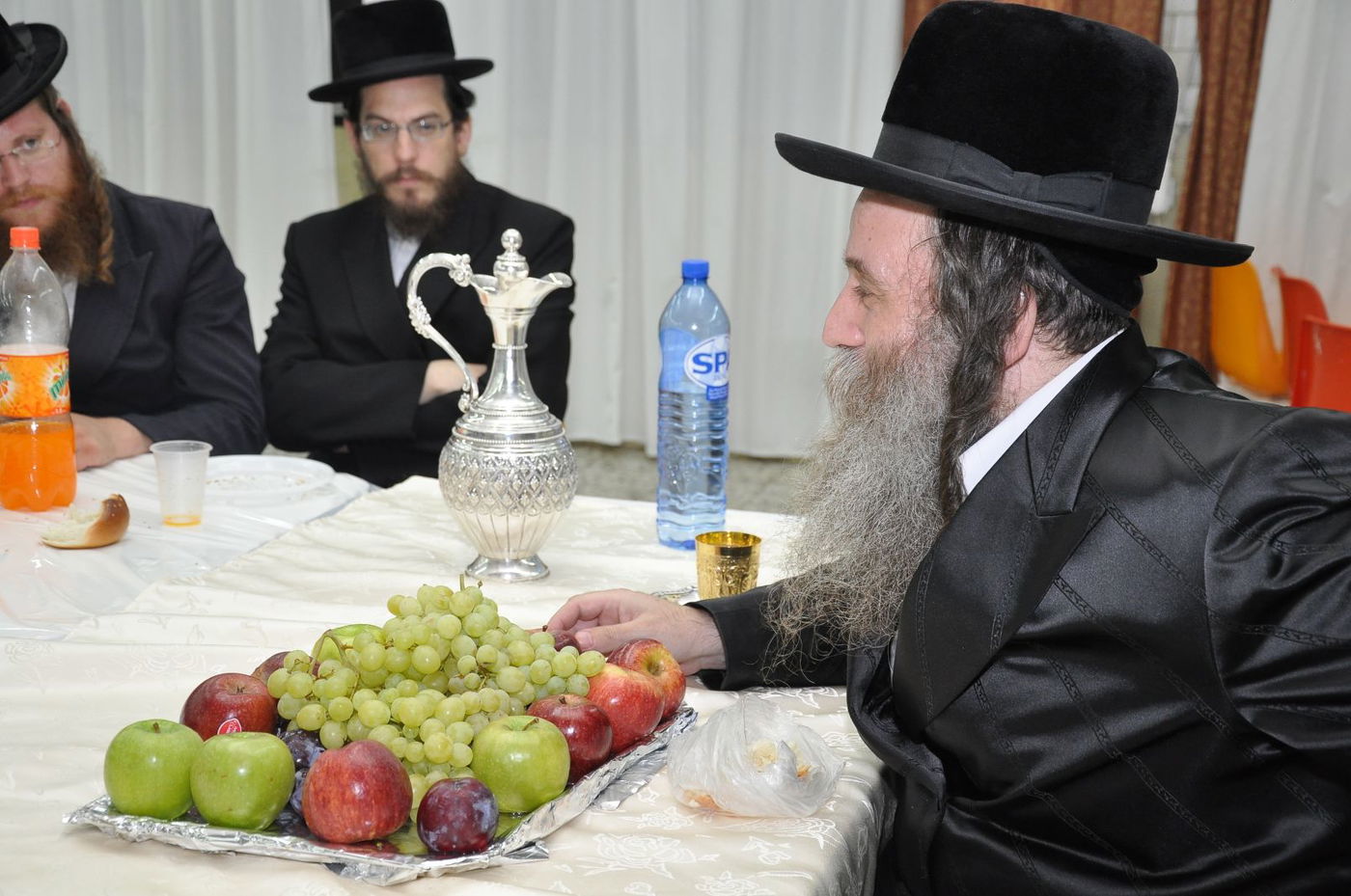 האדמו"ר קוזניץ הגיע לקעמפ של ישיבתו במושב צפריה