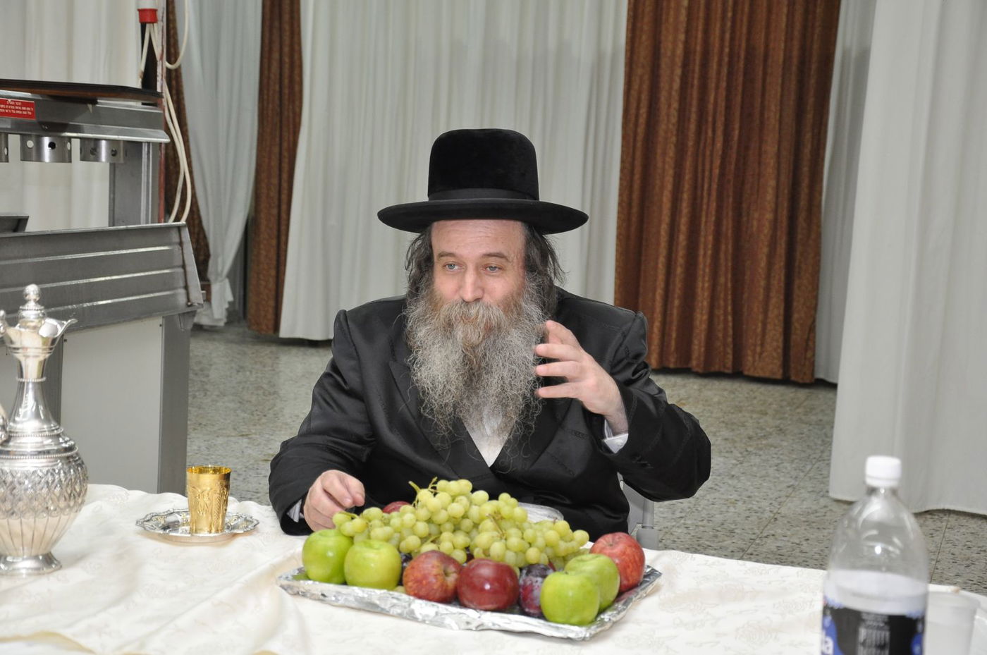 האדמו"ר קוזניץ הגיע לקעמפ של ישיבתו במושב צפריה