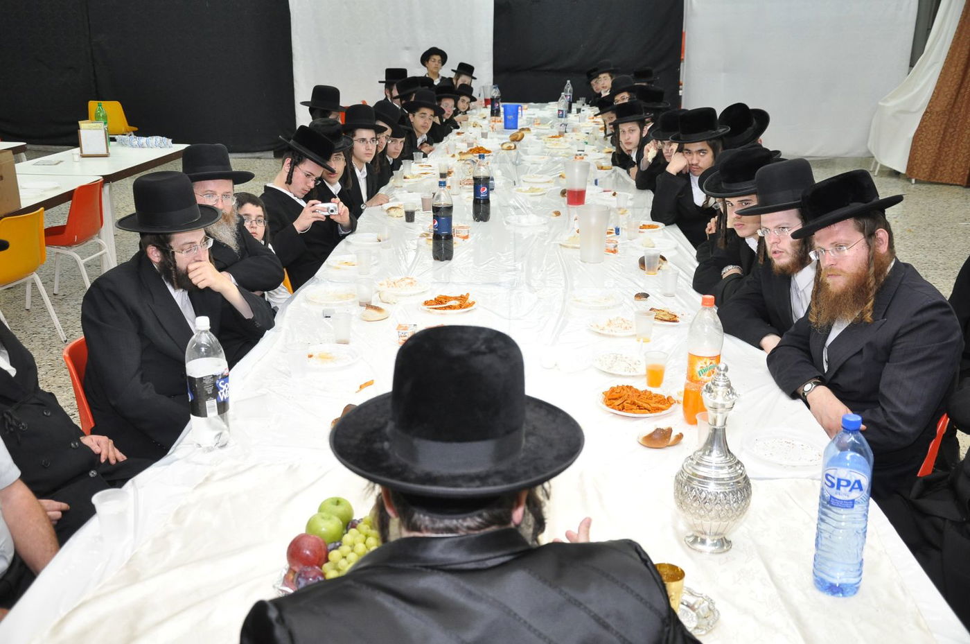 האדמו"ר קוזניץ הגיע לקעמפ של ישיבתו במושב צפריה