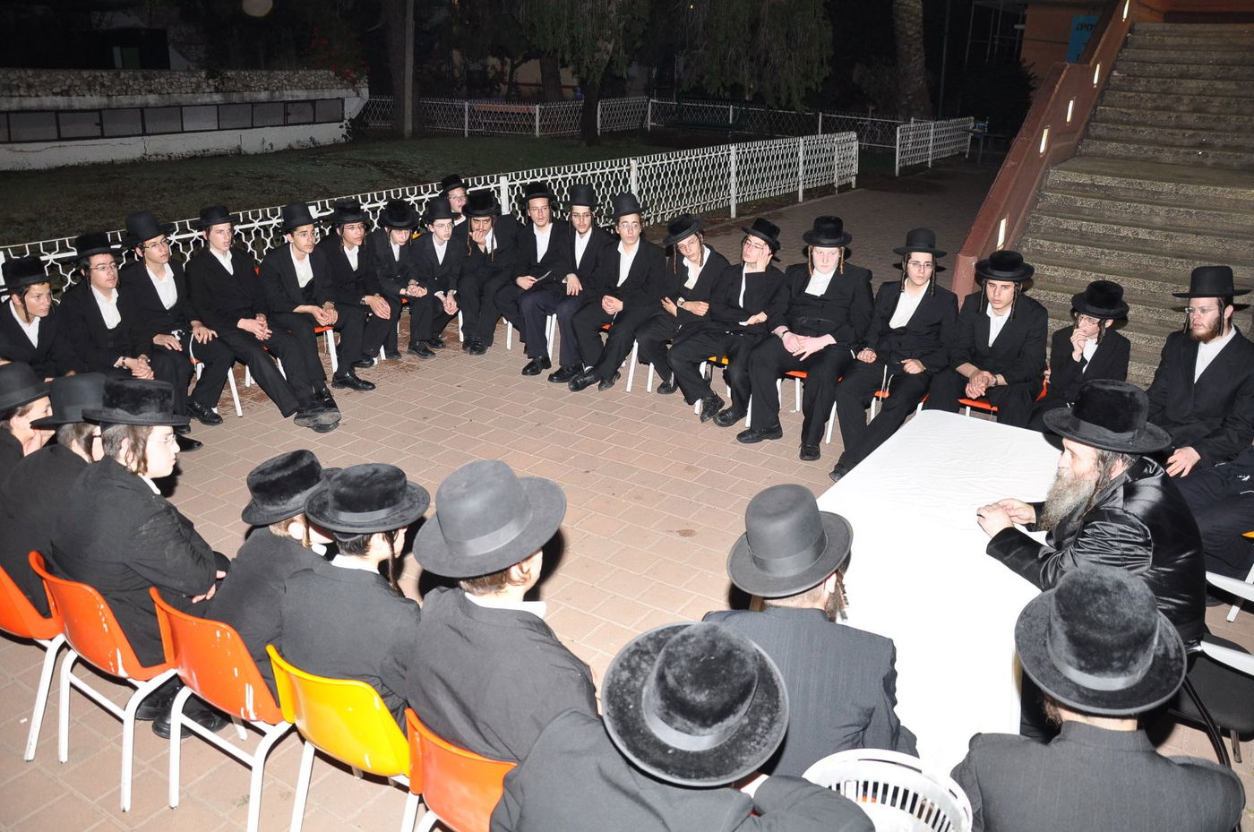 האדמו"ר קוזניץ הגיע לקעמפ של ישיבתו במושב צפריה