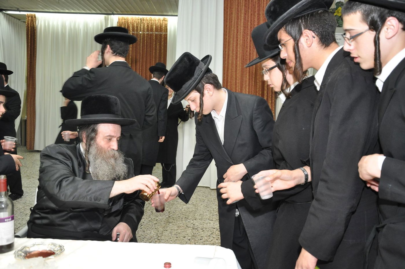 האדמו"ר קוזניץ הגיע לקעמפ של ישיבתו במושב צפריה